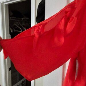 Bold elements cue to curve blouse, Size Large in Coral